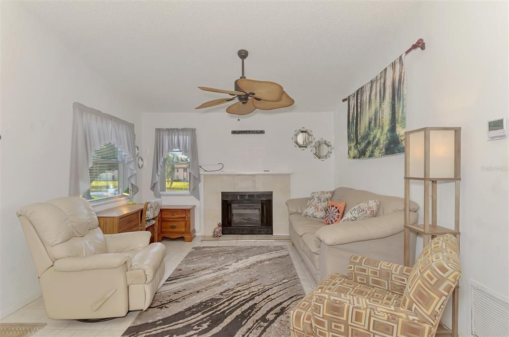 Active With Contract: $150,000 (2 beds, 2 baths, 912 Square Feet)