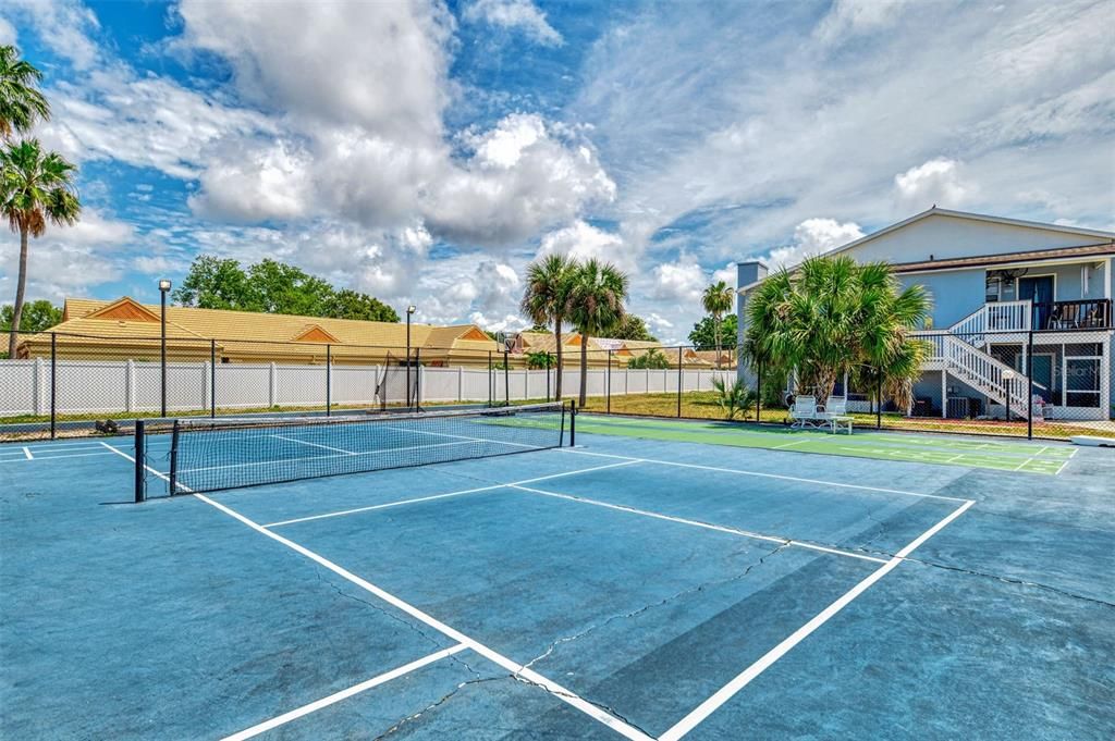 Active With Contract: $150,000 (2 beds, 2 baths, 912 Square Feet)