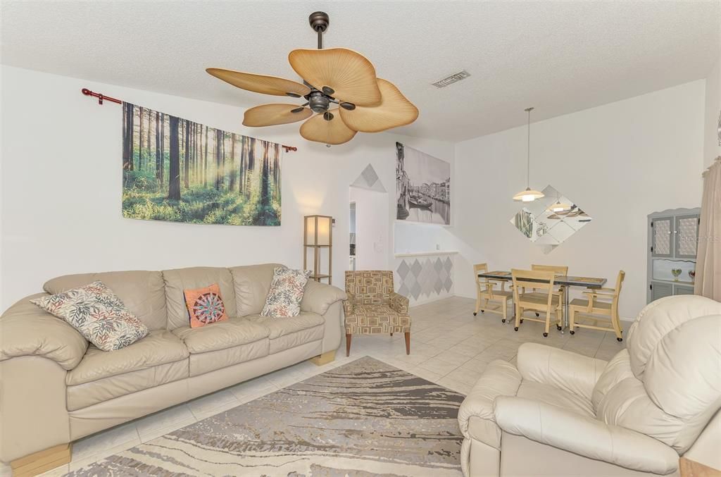 Active With Contract: $150,000 (2 beds, 2 baths, 912 Square Feet)