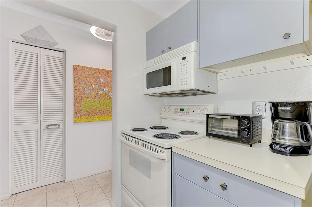 Active With Contract: $150,000 (2 beds, 2 baths, 912 Square Feet)