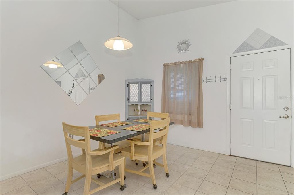 Active With Contract: $150,000 (2 beds, 2 baths, 912 Square Feet)
