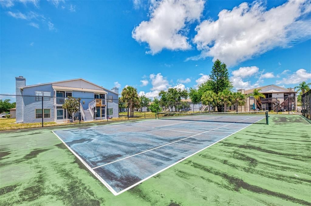 Active With Contract: $150,000 (2 beds, 2 baths, 912 Square Feet)