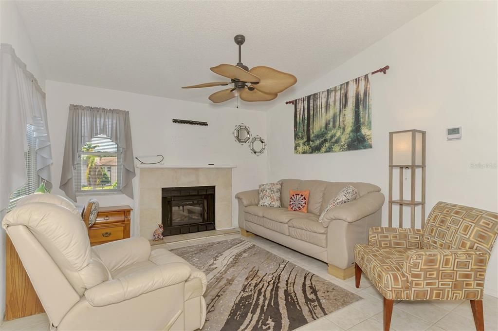 Active With Contract: $150,000 (2 beds, 2 baths, 912 Square Feet)