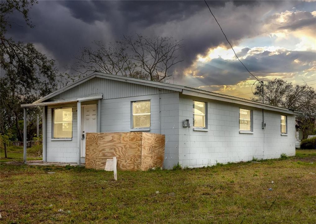 For Sale: $155,000 (2 beds, 1 baths, 1114 Square Feet)