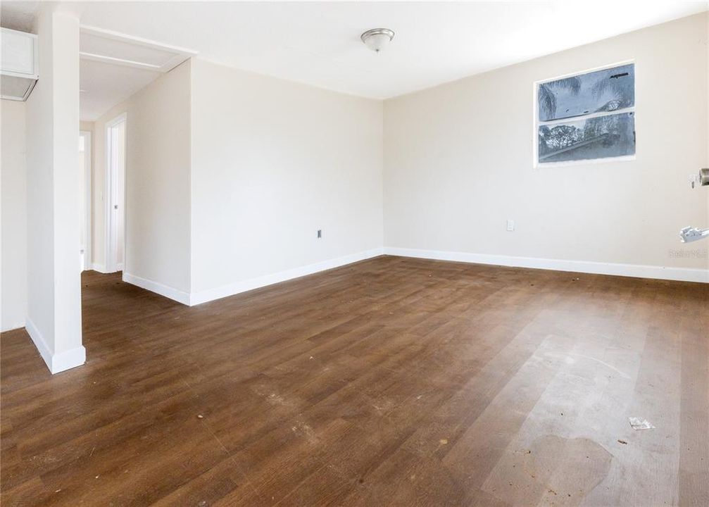 For Sale: $155,000 (2 beds, 1 baths, 1114 Square Feet)