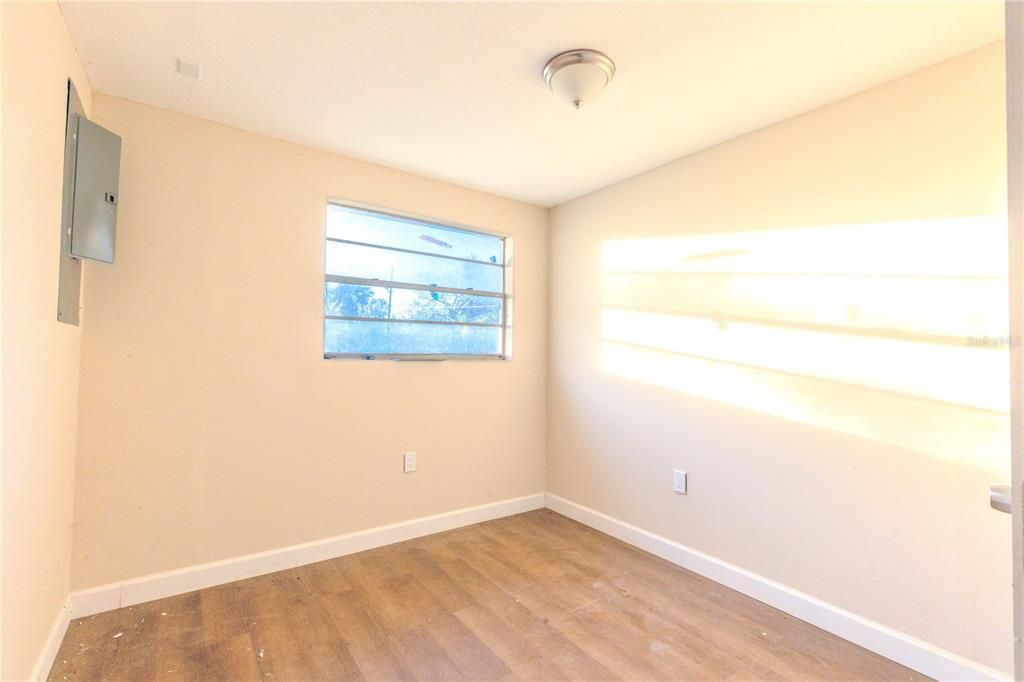 For Sale: $155,000 (2 beds, 1 baths, 1114 Square Feet)