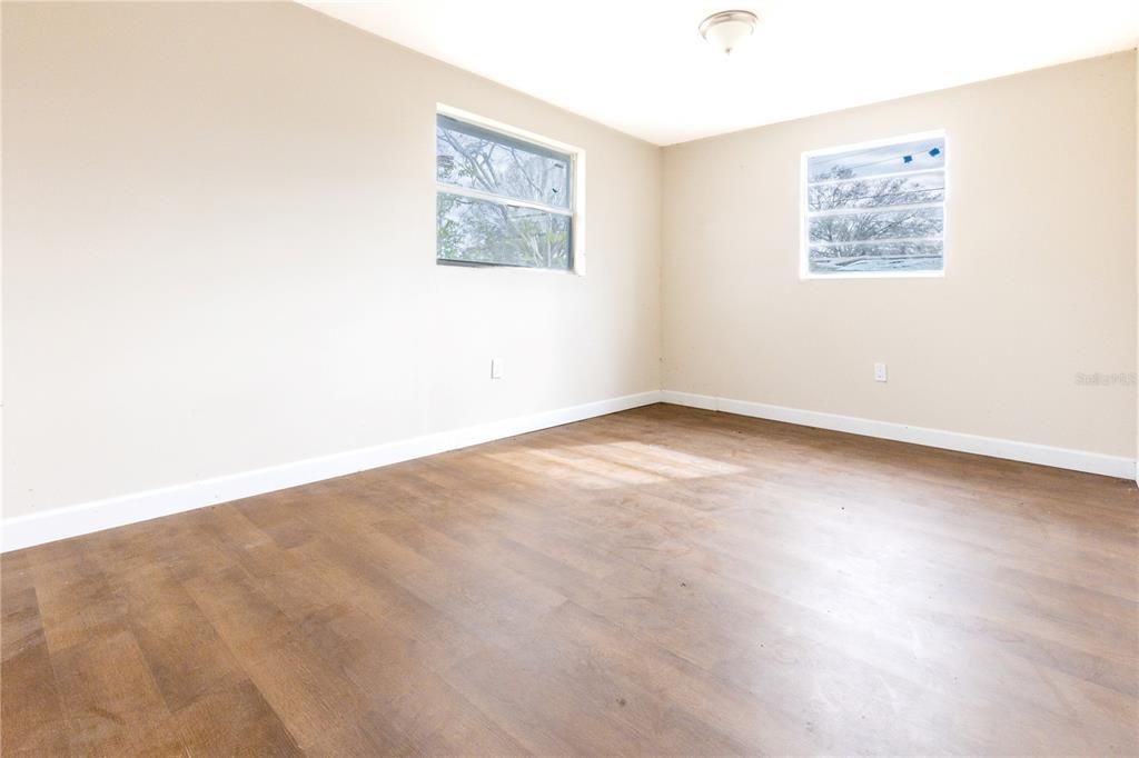For Sale: $155,000 (2 beds, 1 baths, 1114 Square Feet)