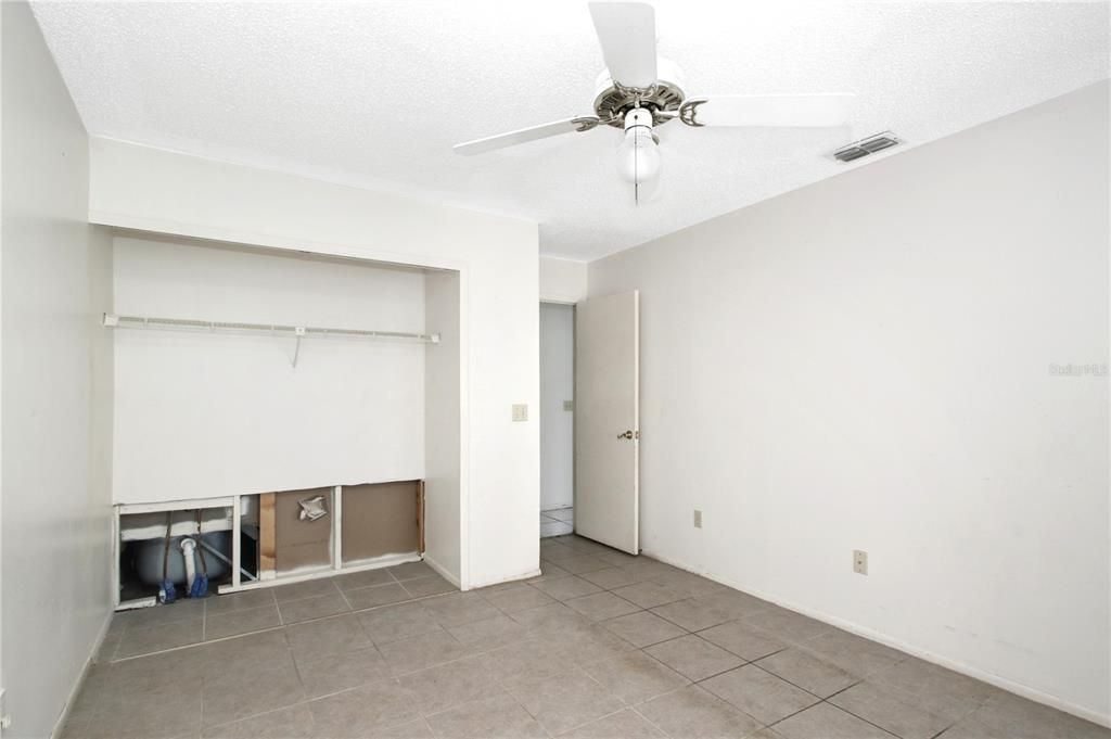 Activo con contrato: $110,000 (2 camas, 2 baños, 889 Pies cuadrados)