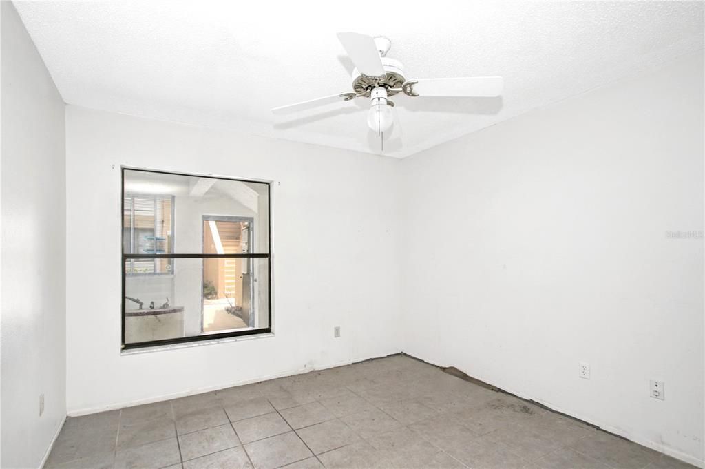 Activo con contrato: $110,000 (2 camas, 2 baños, 889 Pies cuadrados)