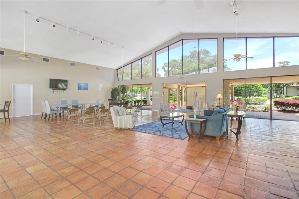 Activo con contrato: $110,000 (2 camas, 2 baños, 889 Pies cuadrados)