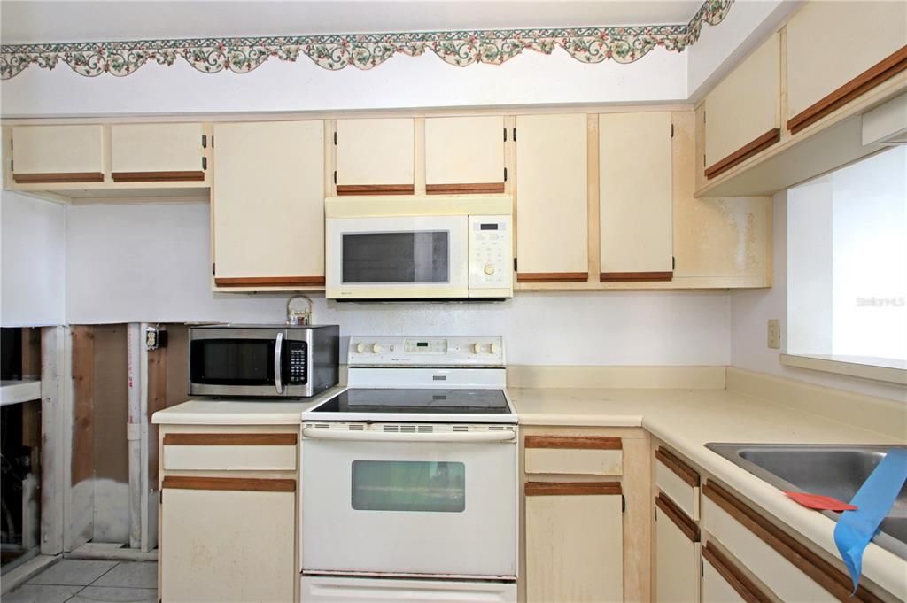 Activo con contrato: $110,000 (2 camas, 2 baños, 889 Pies cuadrados)