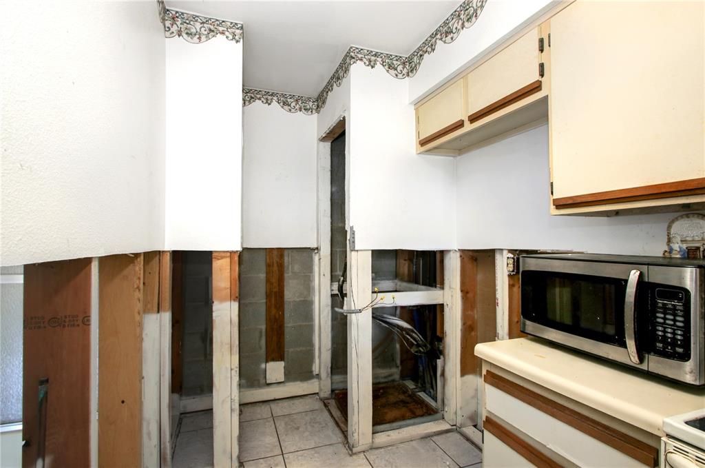 Activo con contrato: $110,000 (2 camas, 2 baños, 889 Pies cuadrados)