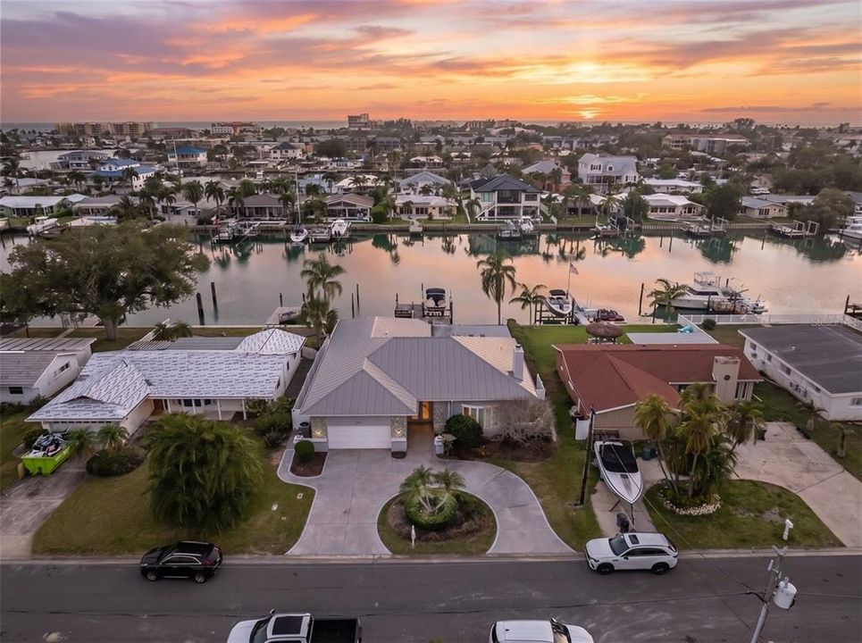 Vendido Recientemente: $895,000 (3 camas, 2 baños, 2025 Pies cuadrados)