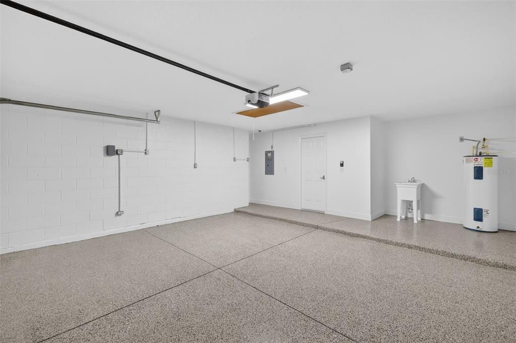 For Sale: $359,900 (4 beds, 2 baths, 1820 Square Feet)