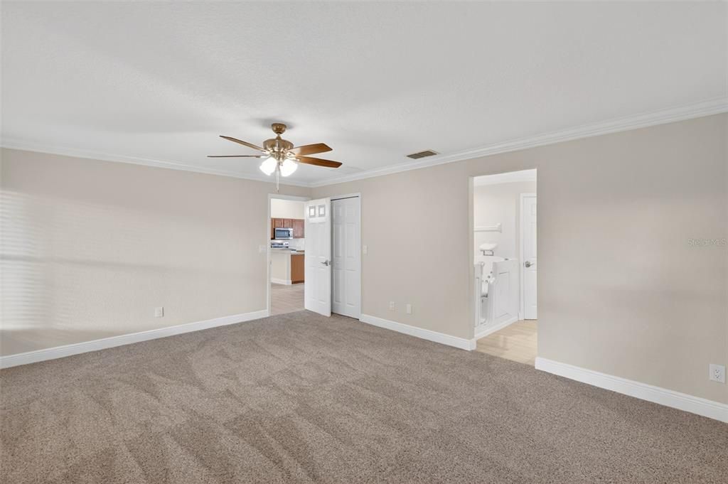 For Sale: $359,900 (4 beds, 2 baths, 1820 Square Feet)