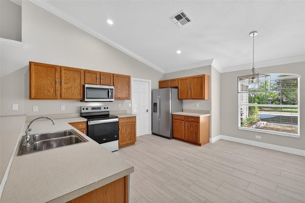 For Sale: $359,900 (4 beds, 2 baths, 1820 Square Feet)