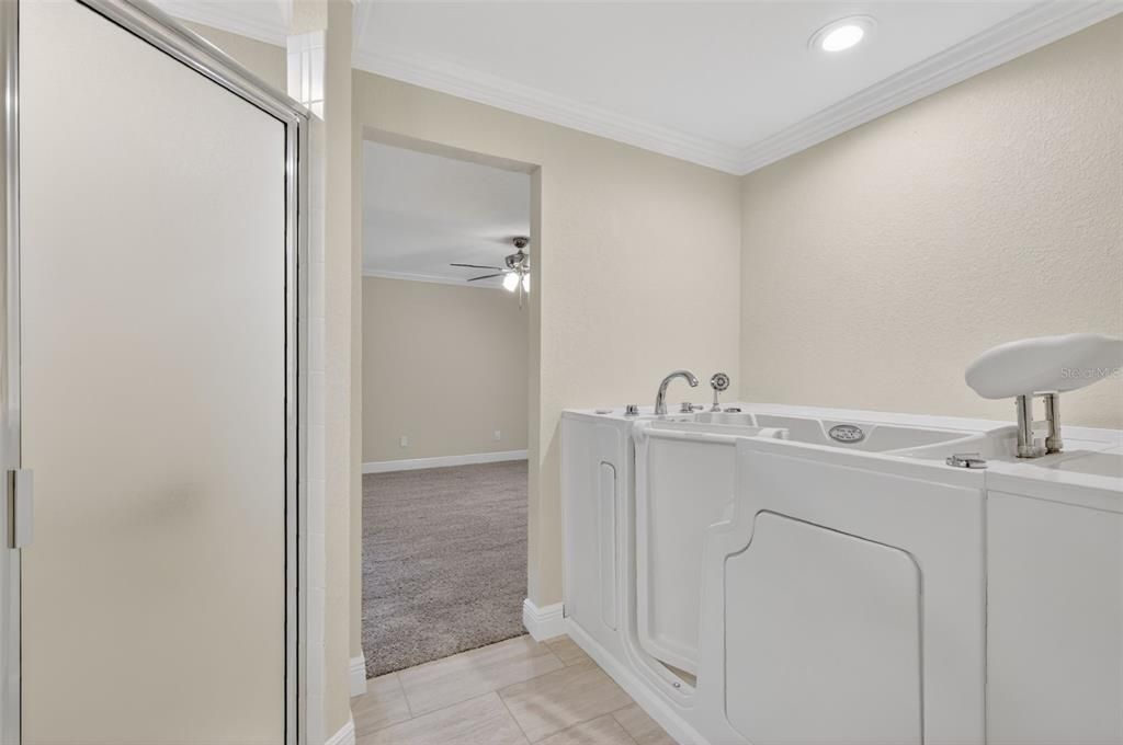 For Sale: $359,900 (4 beds, 2 baths, 1820 Square Feet)