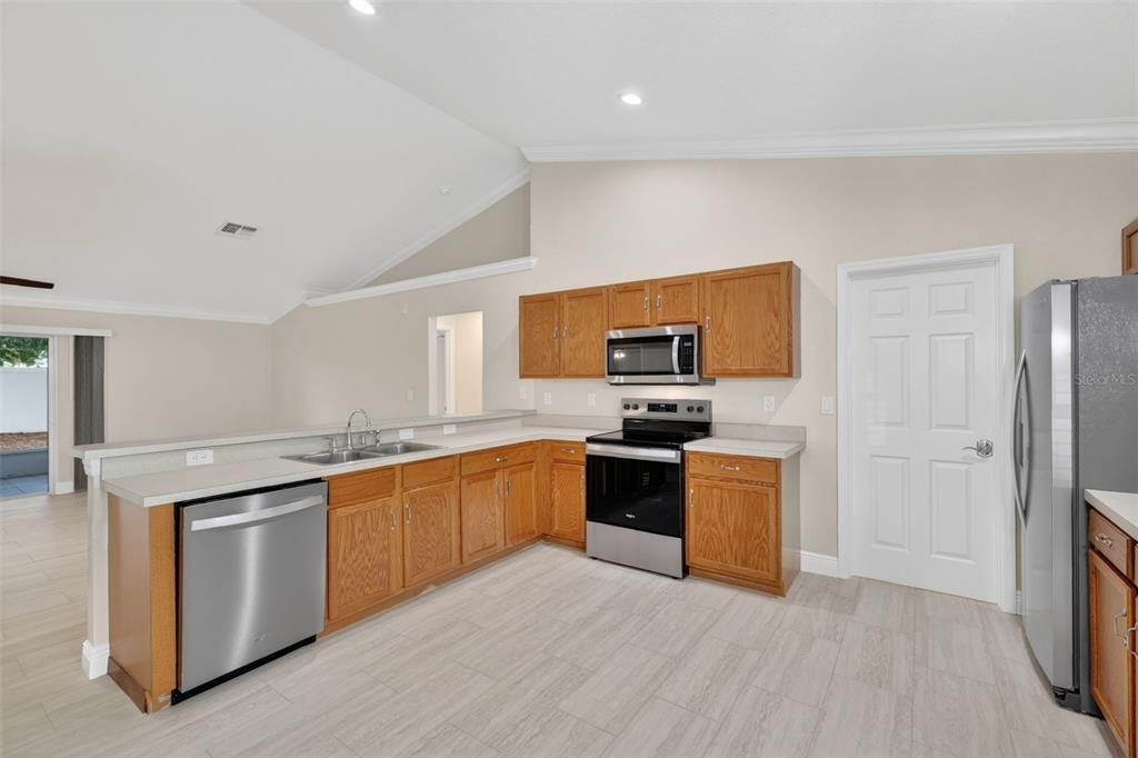 For Sale: $359,900 (4 beds, 2 baths, 1820 Square Feet)