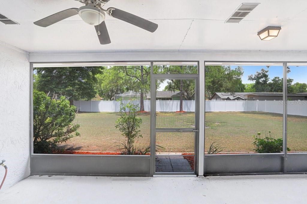 Activo con contrato: $405,000 (4 camas, 2 baños, 2033 Pies cuadrados)