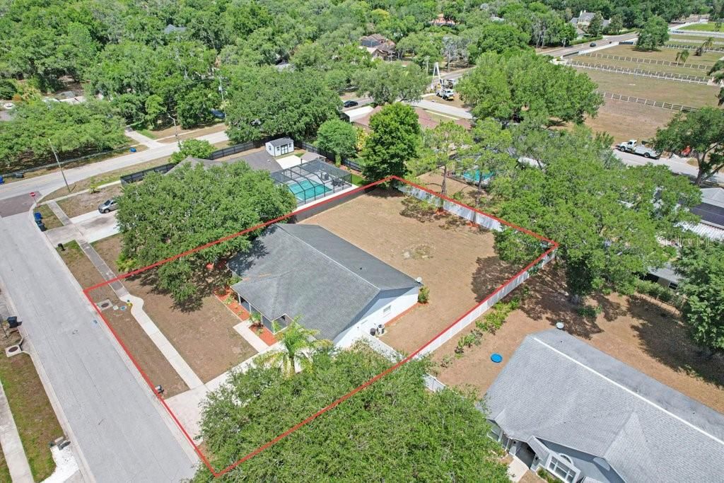 Activo con contrato: $405,000 (4 camas, 2 baños, 2033 Pies cuadrados)