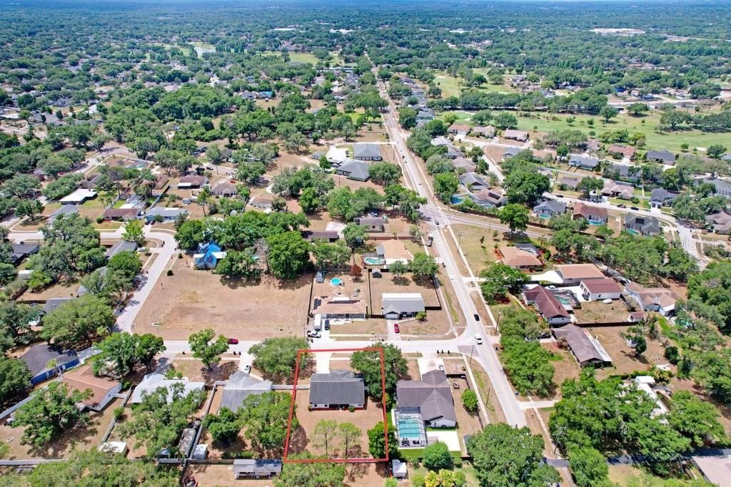 Activo con contrato: $405,000 (4 camas, 2 baños, 2033 Pies cuadrados)
