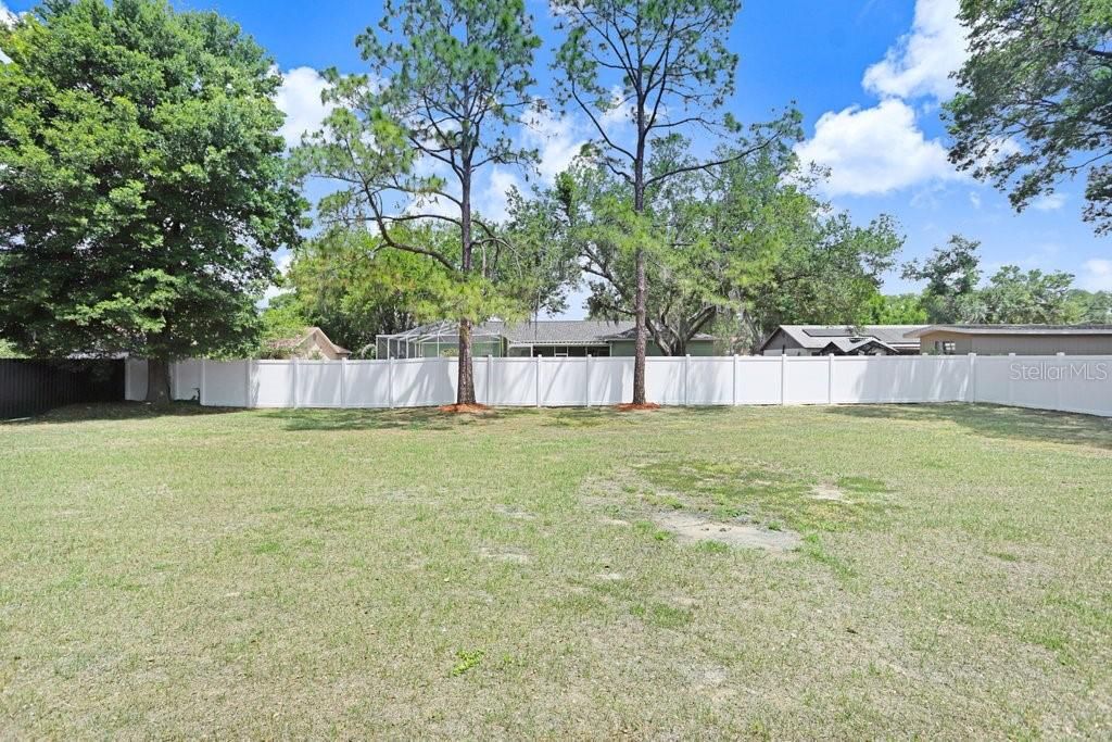 Activo con contrato: $405,000 (4 camas, 2 baños, 2033 Pies cuadrados)