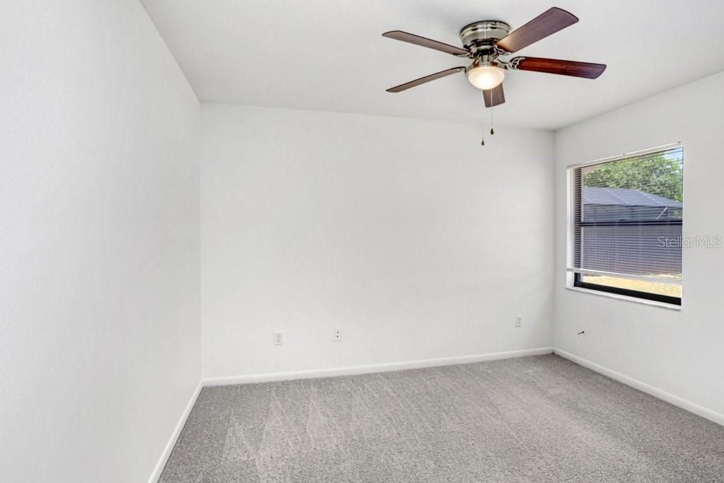 Activo con contrato: $405,000 (4 camas, 2 baños, 2033 Pies cuadrados)