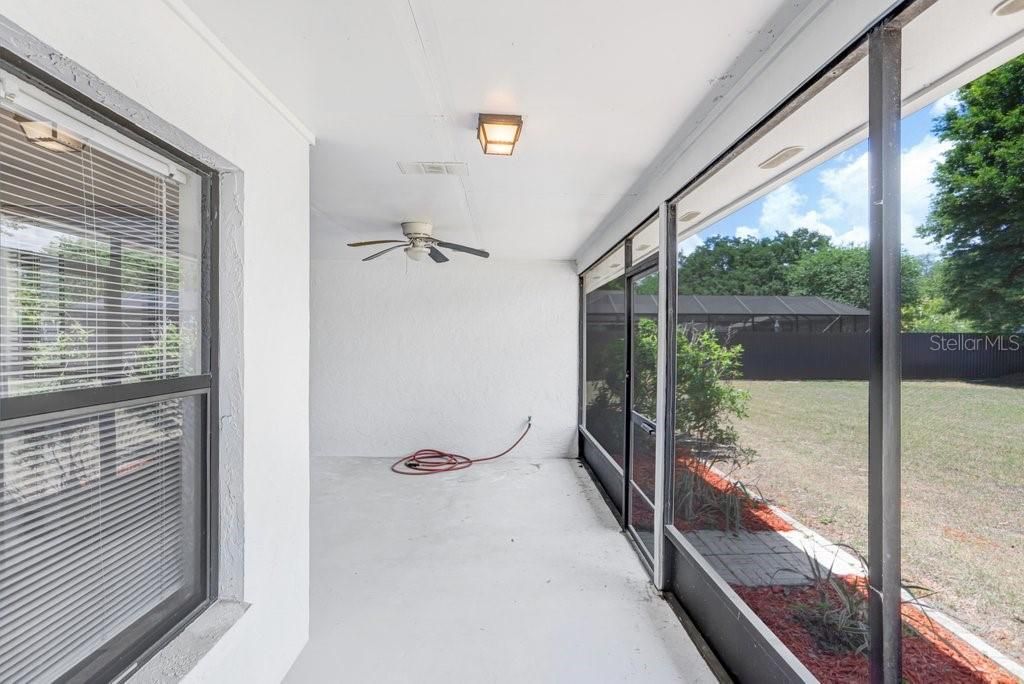 Activo con contrato: $405,000 (4 camas, 2 baños, 2033 Pies cuadrados)