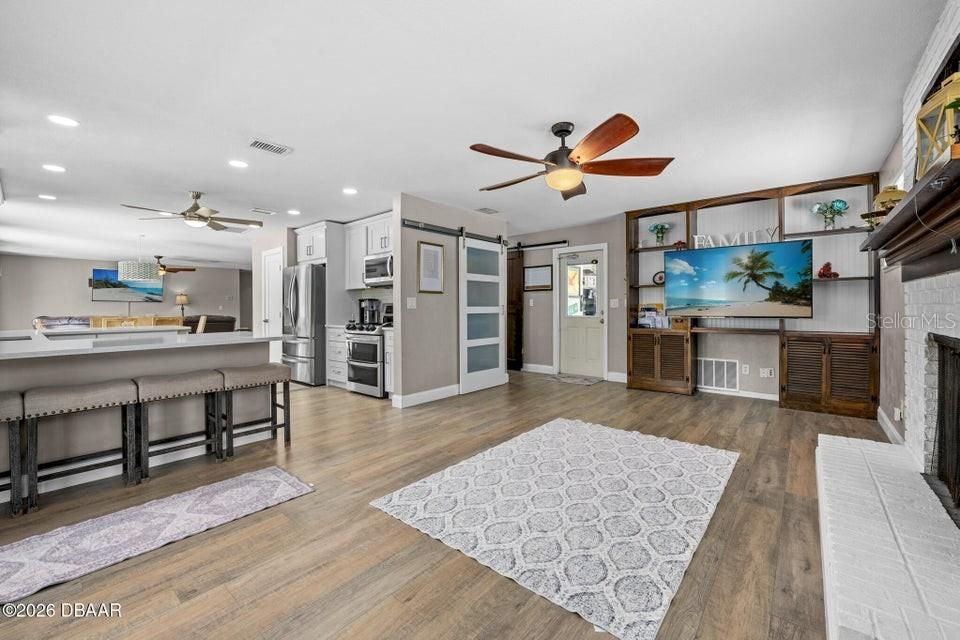 En Venta: $514,900 (4 camas, 2 baños, 2062 Pies cuadrados)