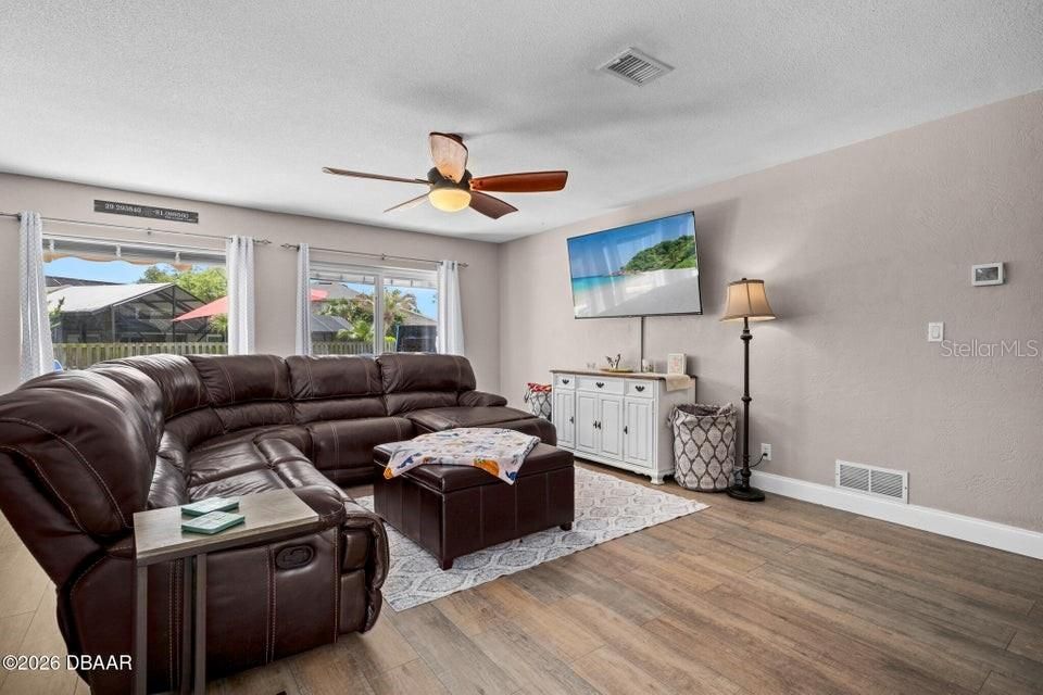 En Venta: $514,900 (4 camas, 2 baños, 2062 Pies cuadrados)