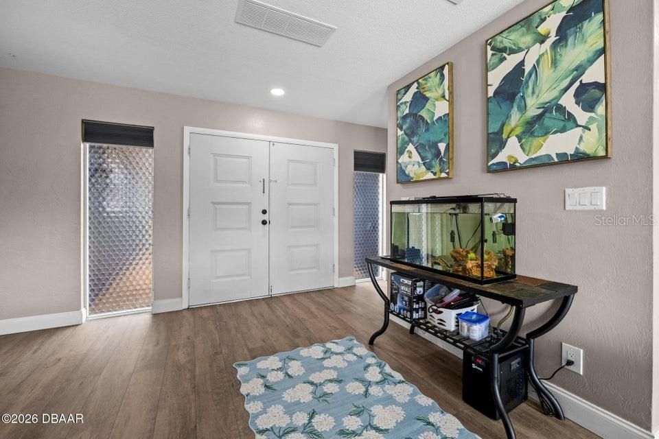 En Venta: $514,900 (4 camas, 2 baños, 2062 Pies cuadrados)