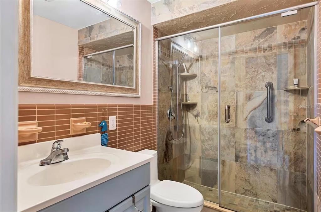 For Sale: $425,000 (1 beds, 1 baths, 936 Square Feet)