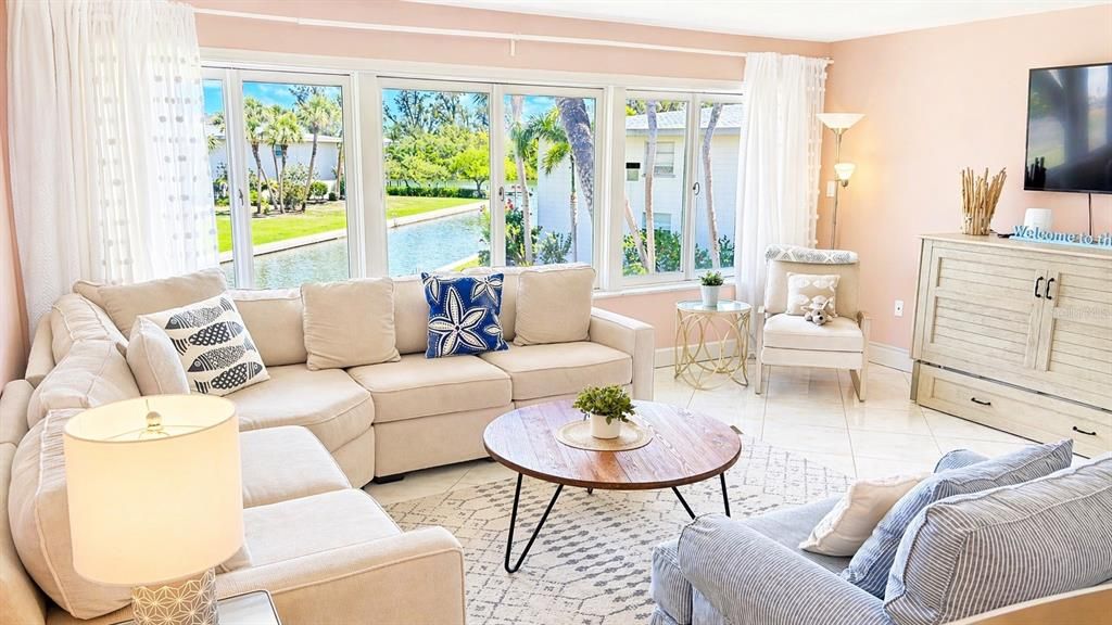 For Sale: $425,000 (1 beds, 1 baths, 936 Square Feet)