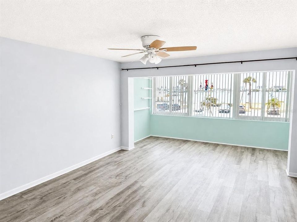 Active With Contract: $125,000 (0 beds, 1 baths, 530 Square Feet)