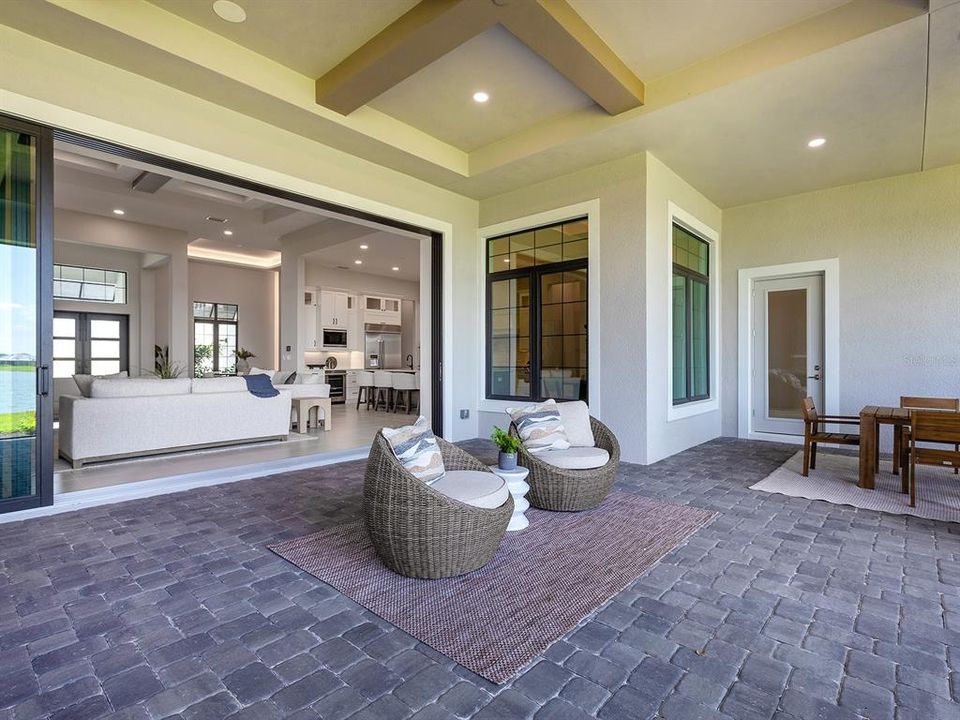 合同活跃: $3,600,000 (3 贝兹, 4 浴室, 4369 平方英尺)