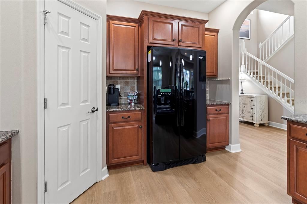 На продажу: $799,999 (4 спален, 3 ванн, 3280 Квадратных фут)