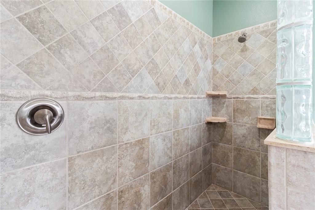 На продажу: $799,999 (4 спален, 3 ванн, 3280 Квадратных фут)