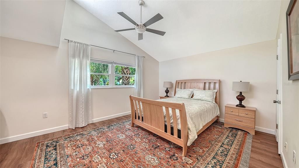 Activo con contrato: $239,000 (2 camas, 2 baños, 1170 Pies cuadrados)