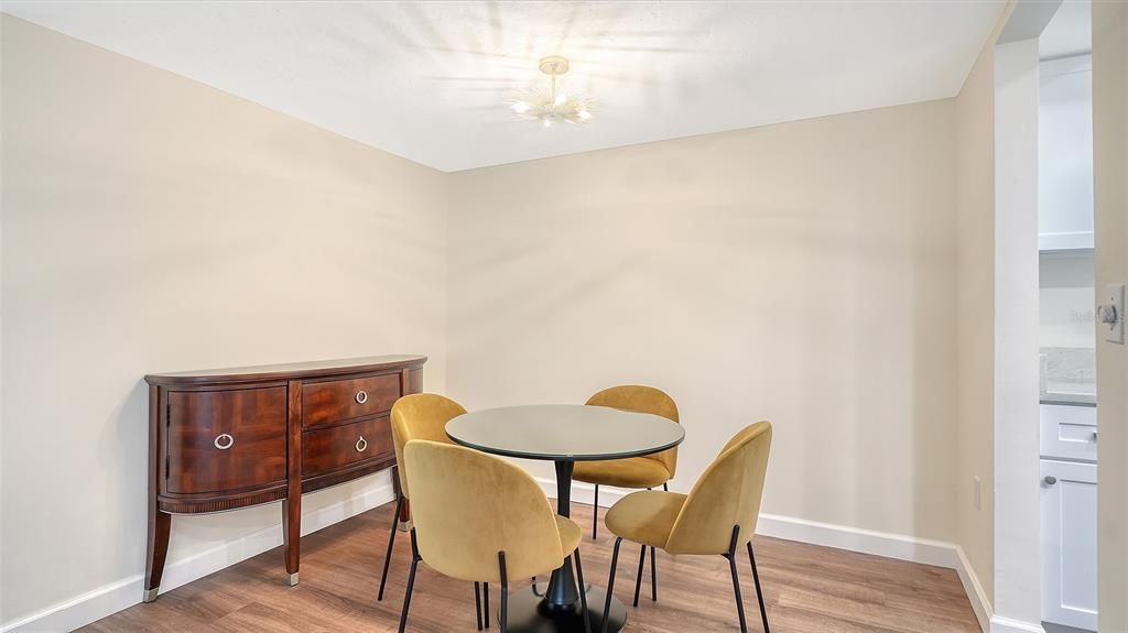 Activo con contrato: $239,000 (2 camas, 2 baños, 1170 Pies cuadrados)