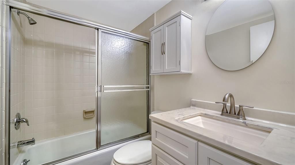 Activo con contrato: $239,000 (2 camas, 2 baños, 1170 Pies cuadrados)