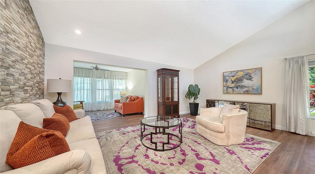 Activo con contrato: $239,000 (2 camas, 2 baños, 1170 Pies cuadrados)