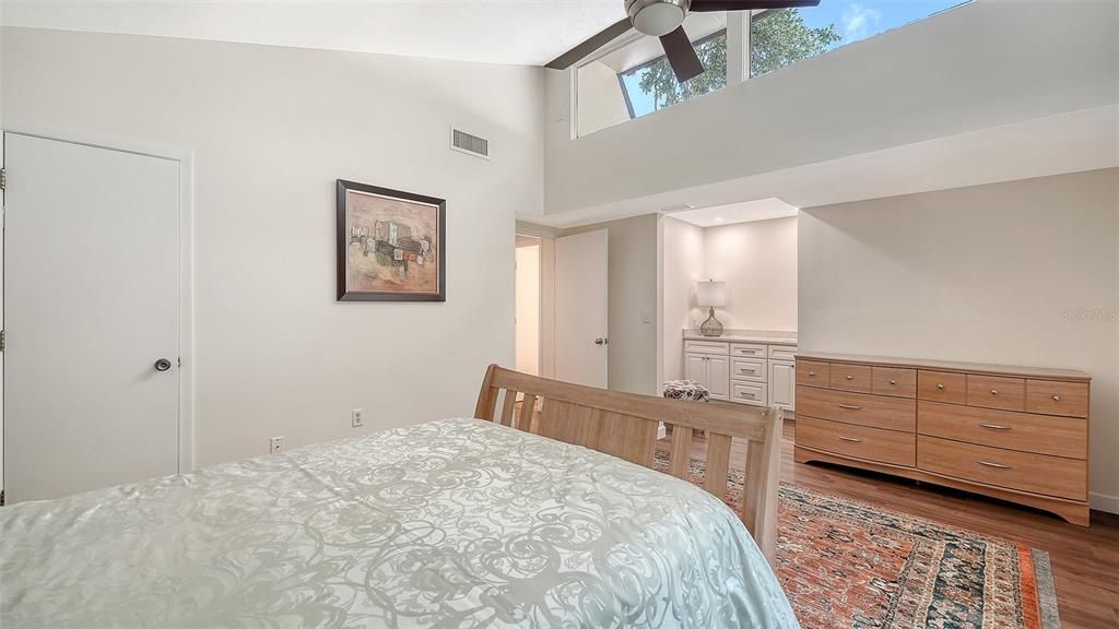 Activo con contrato: $239,000 (2 camas, 2 baños, 1170 Pies cuadrados)