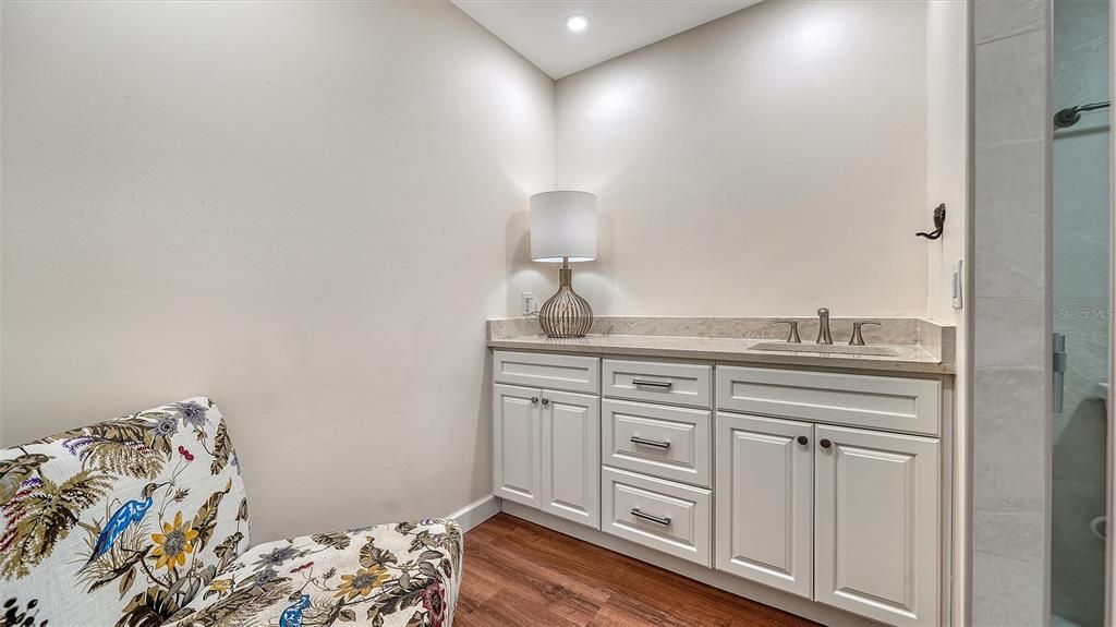 Activo con contrato: $239,000 (2 camas, 2 baños, 1170 Pies cuadrados)