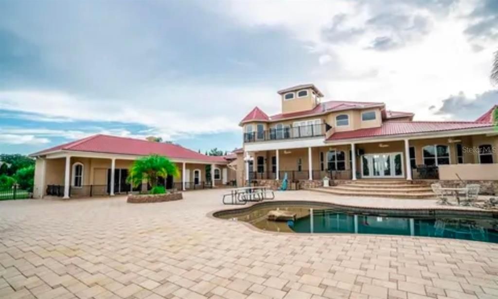 For Sale: $4,900,000 (6 beds, 7 baths, 10541 Square Feet)
