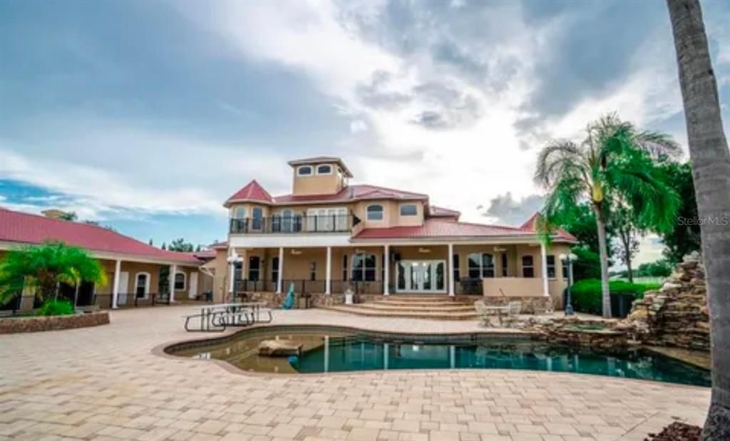 For Sale: $4,900,000 (6 beds, 7 baths, 10541 Square Feet)