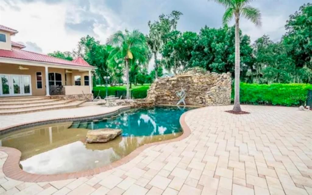 For Sale: $4,900,000 (6 beds, 7 baths, 10541 Square Feet)