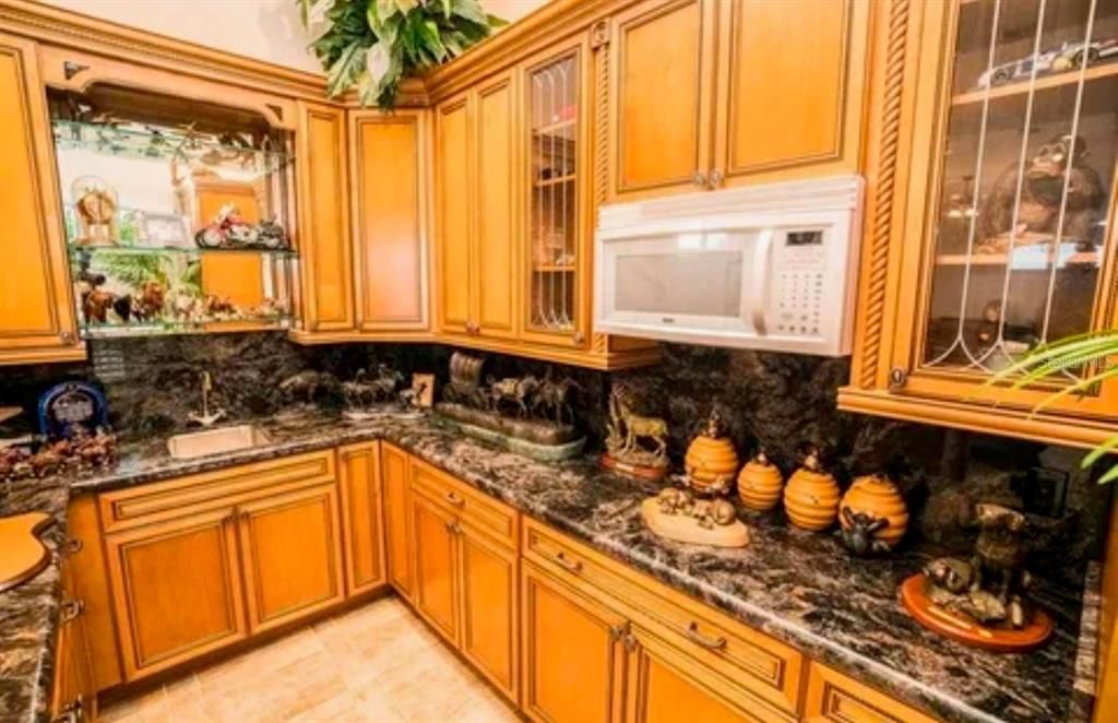 For Sale: $4,900,000 (6 beds, 7 baths, 10541 Square Feet)
