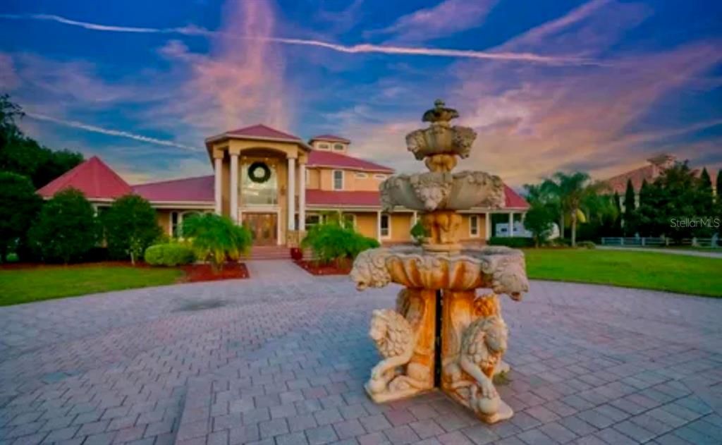 For Sale: $4,900,000 (6 beds, 7 baths, 10541 Square Feet)