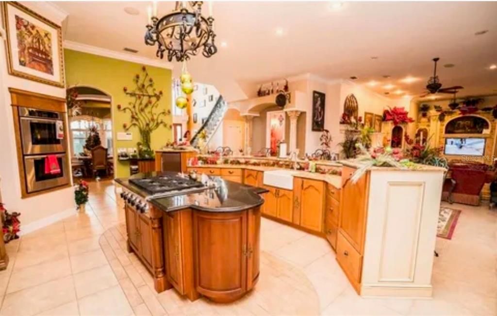 For Sale: $4,900,000 (6 beds, 7 baths, 10541 Square Feet)
