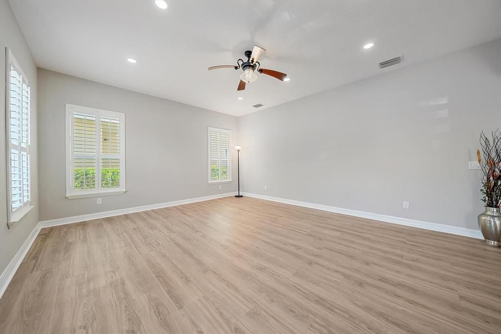 For Sale: $810,000 (6 beds, 3 baths, 3689 Square Feet)